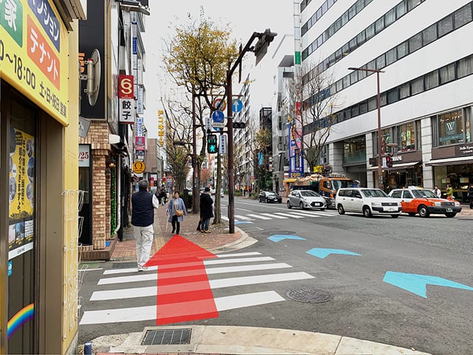 国体道路を右手にして直進します。【画像】