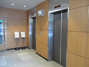 エレベーターで5階までお上がりください。【画像】