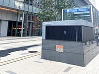 「名駅通」を真っ直ぐお進みください。途中、左手にKITTEがあります。【画像】