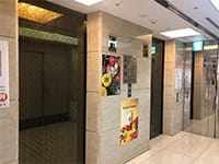 エレベーターで8Fまでお上がり下さい。画像】