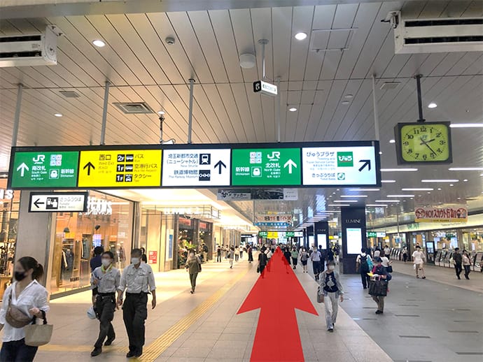 西口2階出口を出るまで直進して下さい。【画像】