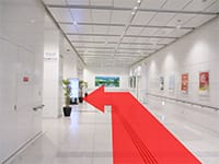 左手奥に高層階用エレベーターがございます。【画像】