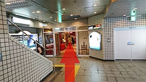 「心斎橋東急ビル」入口が見えたら、そのままビル内へ入ってください。【画像】