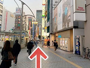 直進すると交差点が見えてきます。【画像】