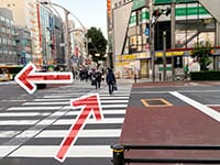 さらに交差点を左方向へ渡ります。【画像】