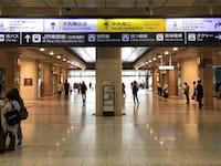 建物の外まで真っすぐに進んでください。【画像】