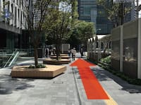 道なりに真っすぐ進みます。【画像】