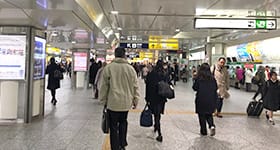 直進し、横浜駅東口へ向かいます。【画像】