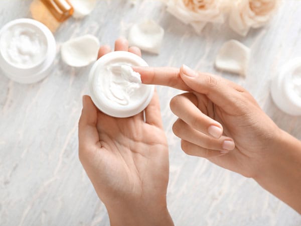 保湿・スキンケアをする【画像】