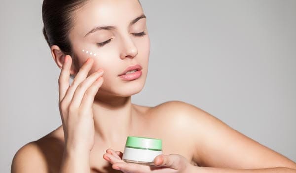 目元のエイジングケアとは？【画像】