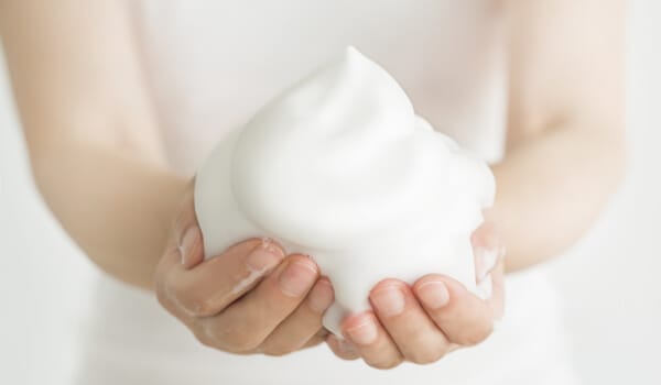 正しい洗顔を行う【画像】