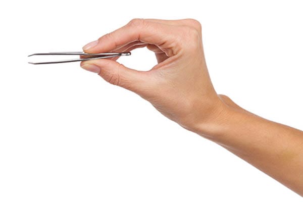 ピンセットで抜いたり指で押し出す【画像】