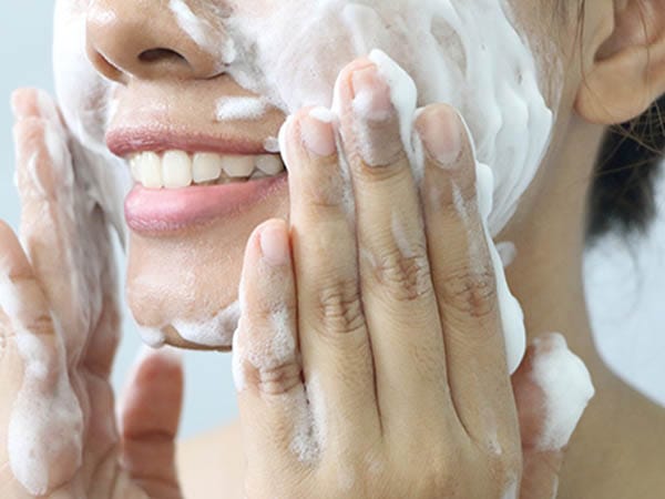 洗顔の仕方を工夫する【画像】
