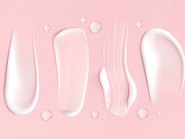 肌の保湿ケアを行う【画像】