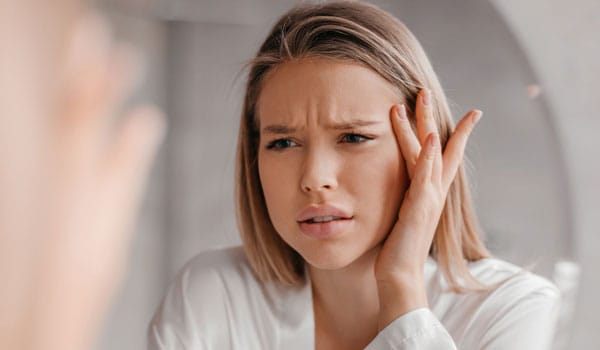 おでこの「癖によるシワ」におすすめの改善対策【画像】