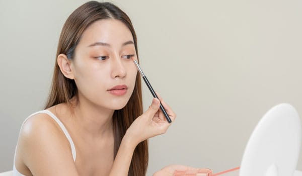 目元のメイクが大変【画像】