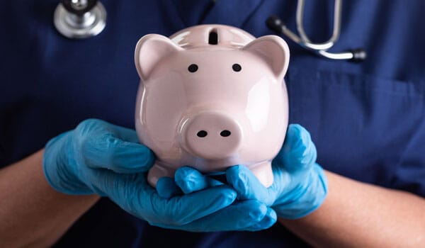 シミを消すためにかかる費用【画像】