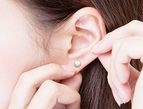 ピアス穴開け